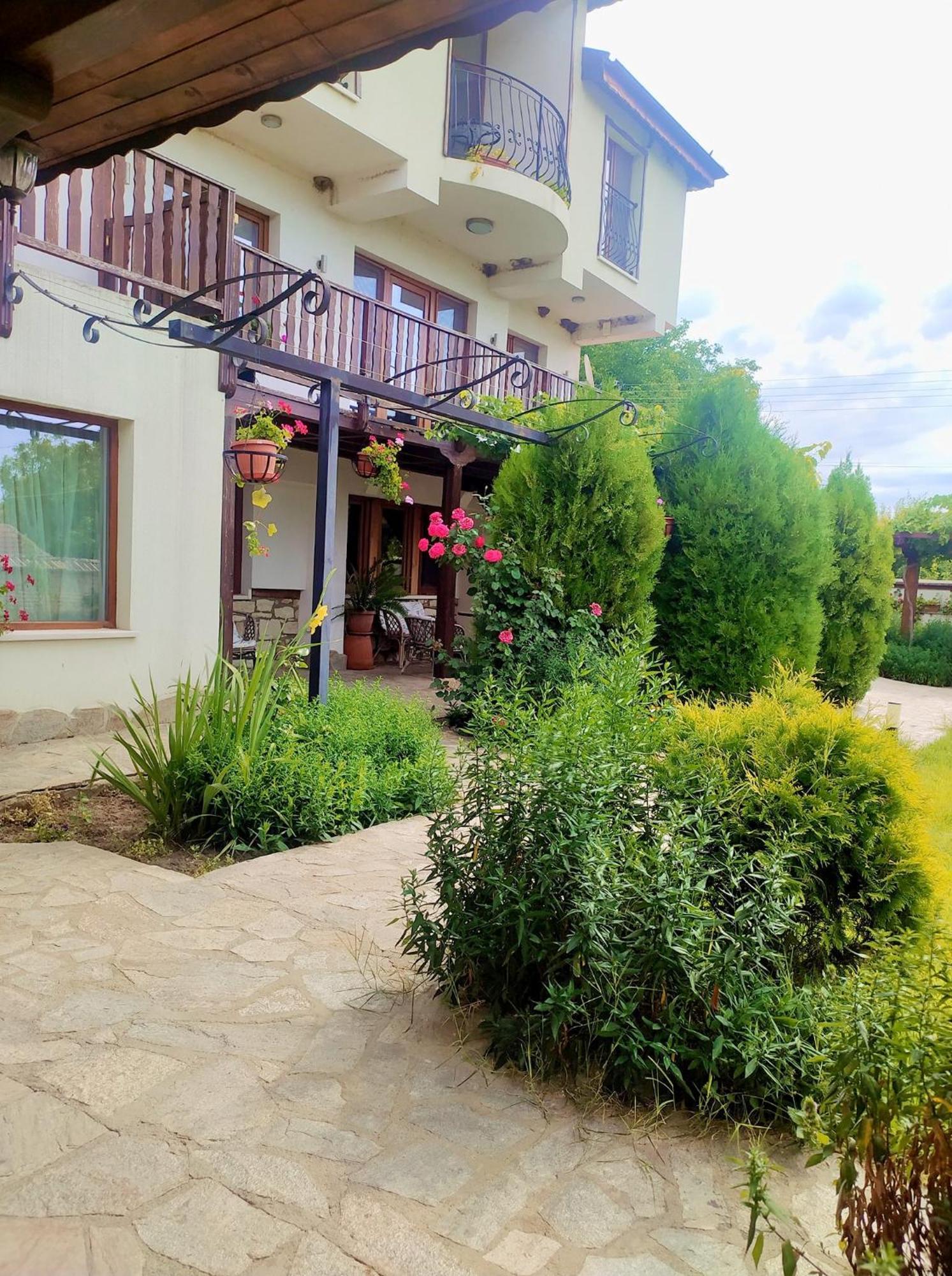 Guest House Villa Elma Nevsha Exterior photo